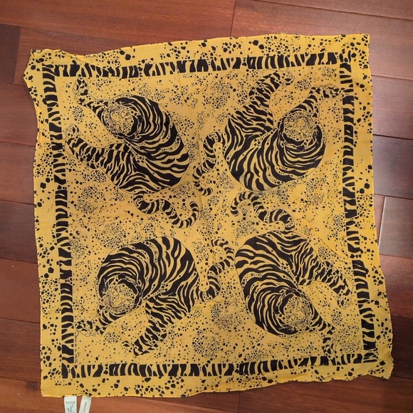 Oscar de la Renta Yellow and Black Animal Print Scarf Cotton Bright 22" Square - Picture 5 of 6